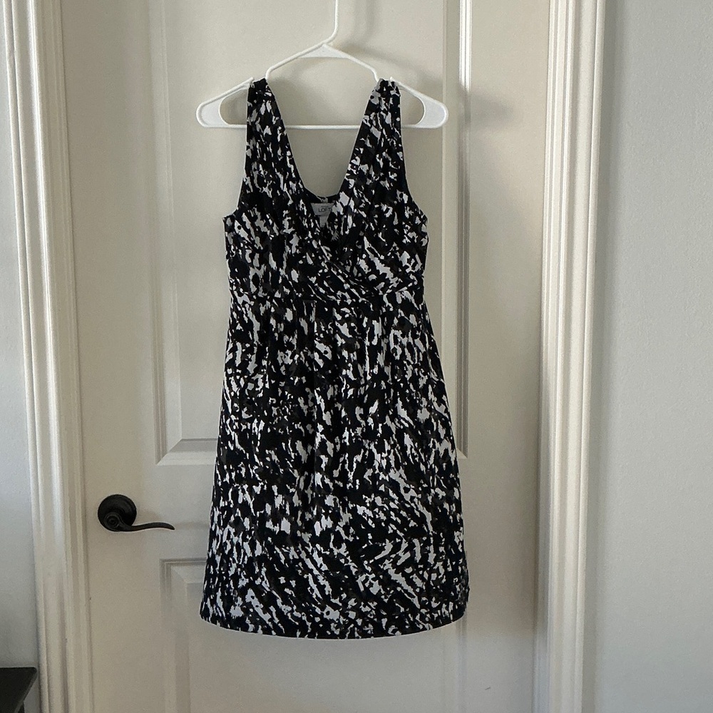 LOFT Women’s Black and White Printed V-Neck Mini Dress